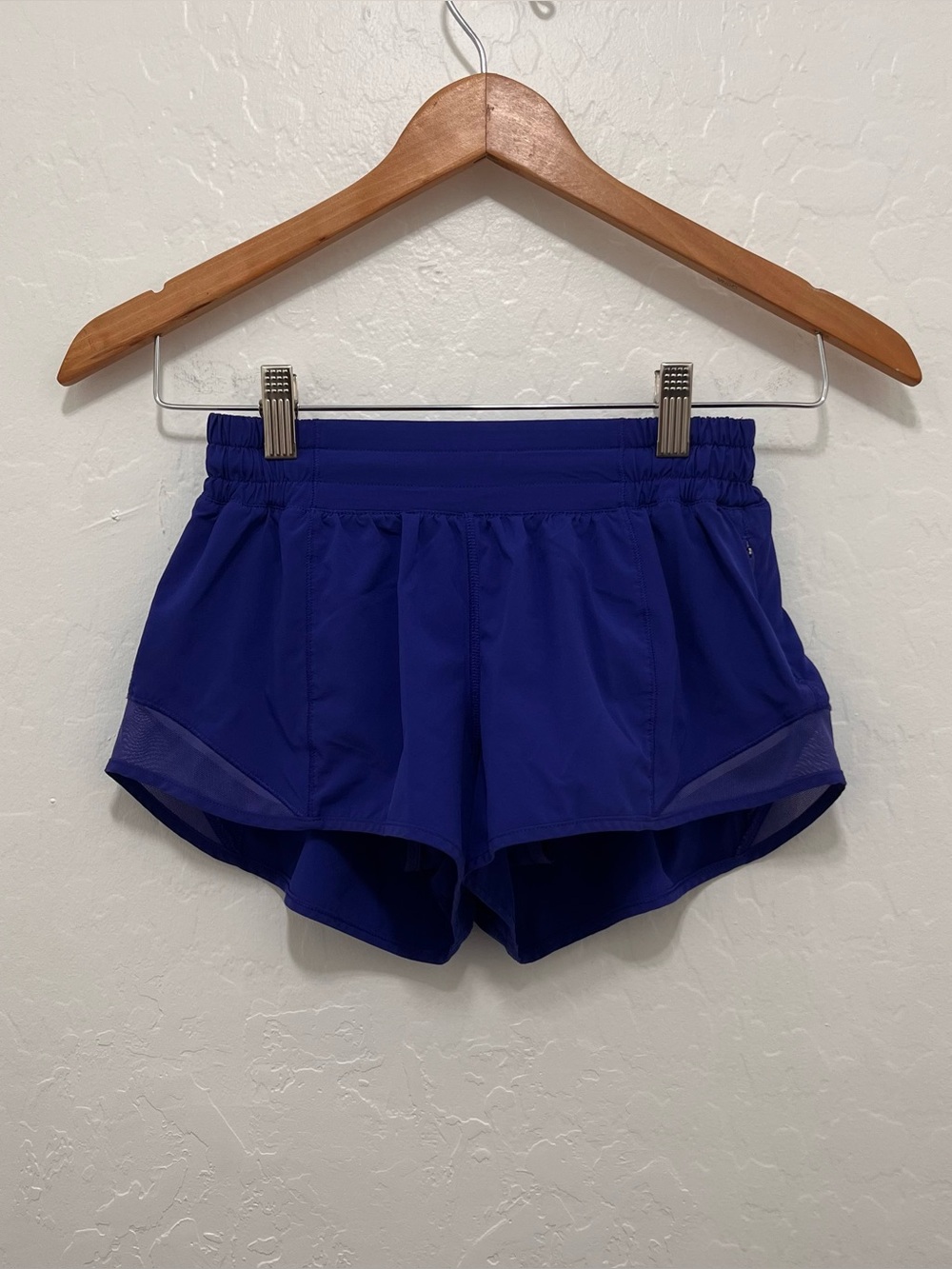 Lululemon Hotty Hot Short II 2.5" Size 4 Blue